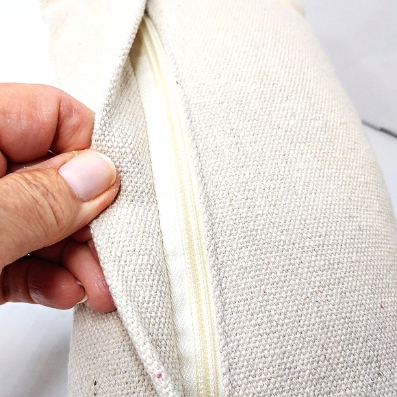 Happy embroidered throw pillow. Off white/blue - Picture 5 of 8